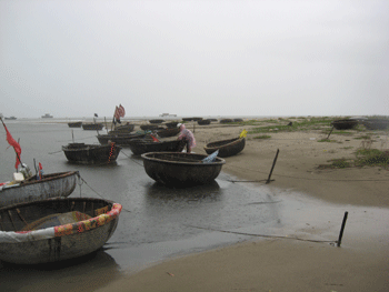 đà nẵng: ngư dân thiệt hại sau sự cố tràn dầu