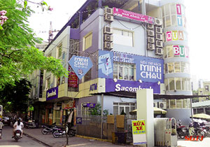 Khối nhà ba tầng tại số 10 Tạ Quang Bửu của trường đại học Bách khoa Hà Nội đã được các doanh nghiệp bên ngoài vào thuê hết kể từ ngày khai trương

