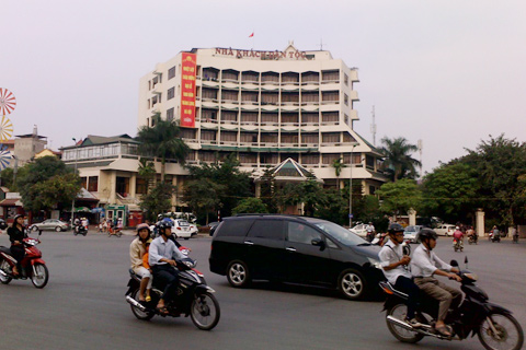 Hầu hết các nhà nghỉ, khách sạn trong quận Ba Đình đều đã kín chỗ trong ngày 9/10. Ảnh: N.M