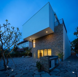 Fuschia Villa Thảo Điền- MimANYstudio + RealArchitecture