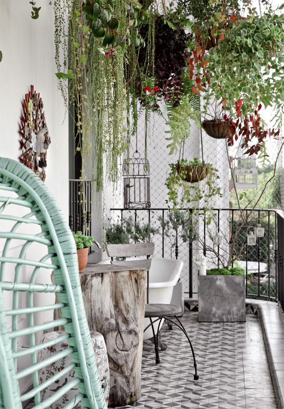 53-Mindblowingly-Beautiful-Balcony-Decorating-Ideas-to-Start-Right-Away-homesthetics.net-decor-ideas-1