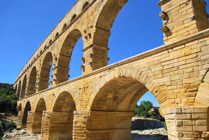 Hệ thống dẫn nước Pont du Gard (Cầu vòm)