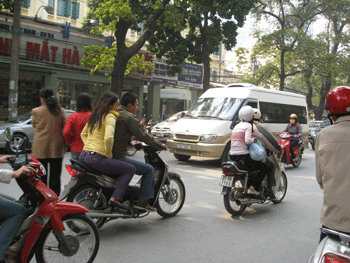 một năm đồng hành cùng mũ bảo hiểm