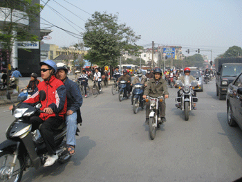 một năm đồng hành cùng mũ bảo hiểm