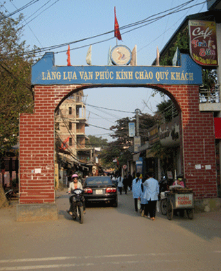 Thướt tha lụa Vạn Phúc