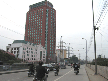 Trên nói, dưới im lặng và làm