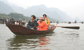 Ban Tổ chức hội Chùa Hương nói một đằng, dân làm một nẻo