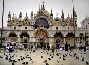 St Mark là nhà thờ nổi tiếng nhất tại thành phố Venice, Italy, và cũng là một trong những ví dụ điển hình nhất của phong cách kiến trúc thời đế chế Byzantine.