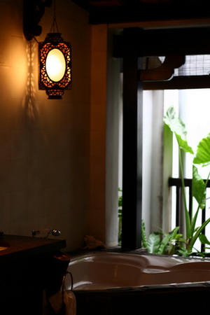 Chi tiết và vật liệu trong phòng tắm gợi lên nét thuần khiết