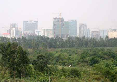 Bộ đề nghị thành phố cần tính toán phân bố dự án hợp lý, phù hợp với định hướng phát triển kinh tế - xã hội của Thủ đô, tránh tình trạng tập trung nhiều dự án có cùng chức năng ở một khu vực. (Ảnh: Duy Khánh)