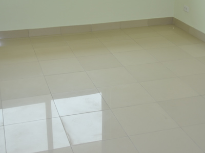 Nền gạch bị ố ngả màu