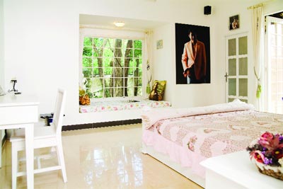 Khu vườn như nhộn nhịp hơn với sự xuất hiện của những chú thỏ, sóc, vịt, và cả hồ nước theo thuật phong thủy