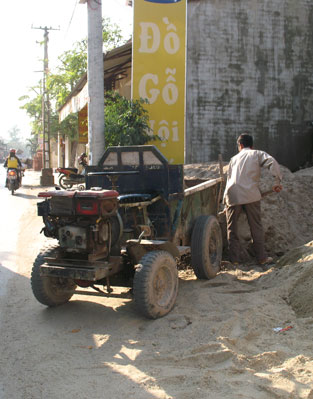 hà nội: công nông vẫn chạy nhông trên đường