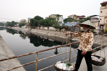 hà nội: chủ tịch phường duyệt bừa hàng nghìn m2 đất công