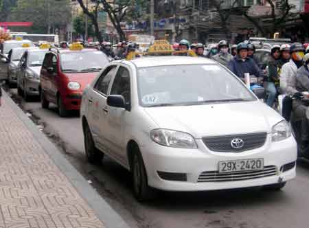 Hà Nội cận Tết: Ra khỏi nhà là tắc đường!