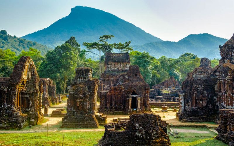 Di sản kiến trúc Việt Nam - Tháp Chăm tại Thánh địa Mỹ Sơn.