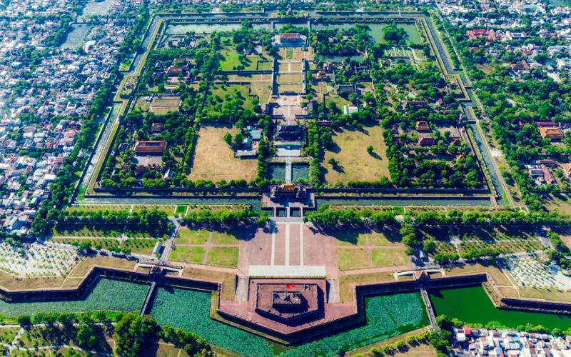 Di sản kiến trúc Việt Nam được UNESCO công nhận: Hoàng thành Huế uy nghiêm.