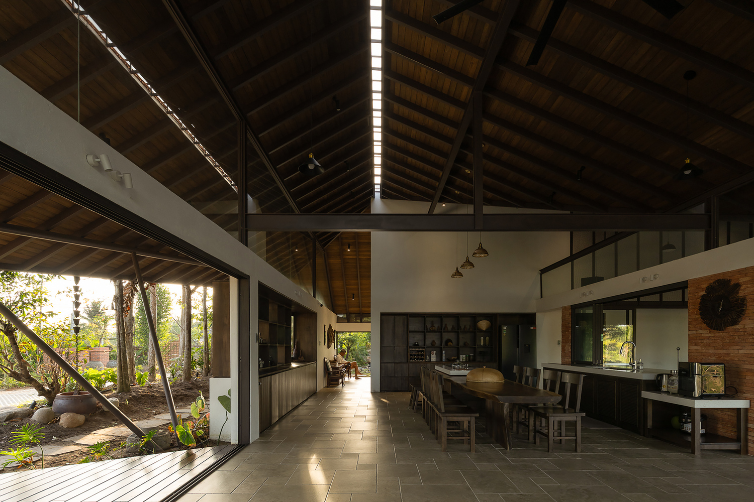 bên trong Casa Blanca Garden