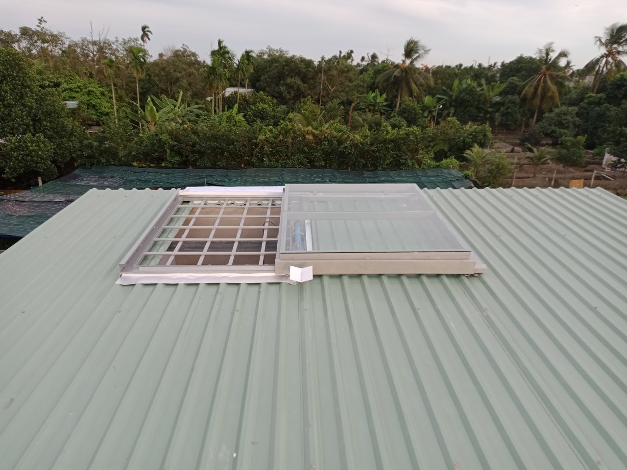 giới thiệu cửa sổ trời nhà công nghiệp 