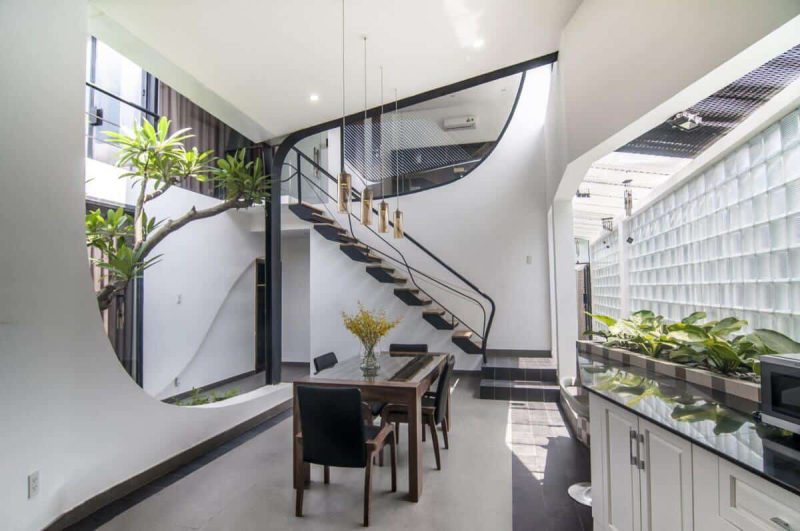 đá ốp giếng trời đẹp phong cách tối giản