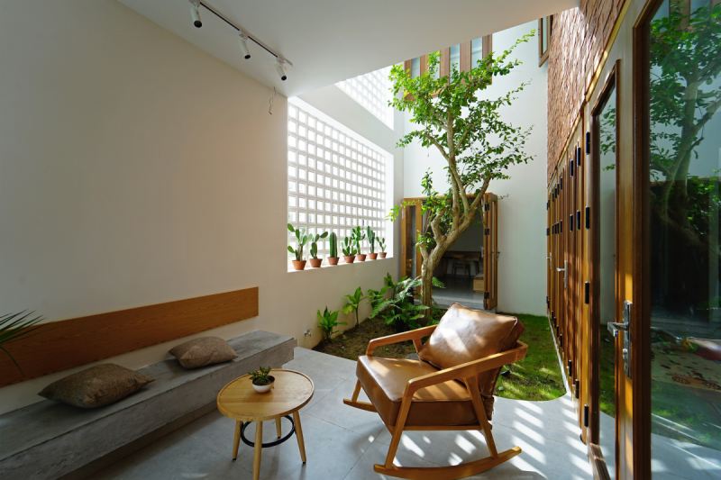 đá ốp giếng trời đẹp địa trung hải