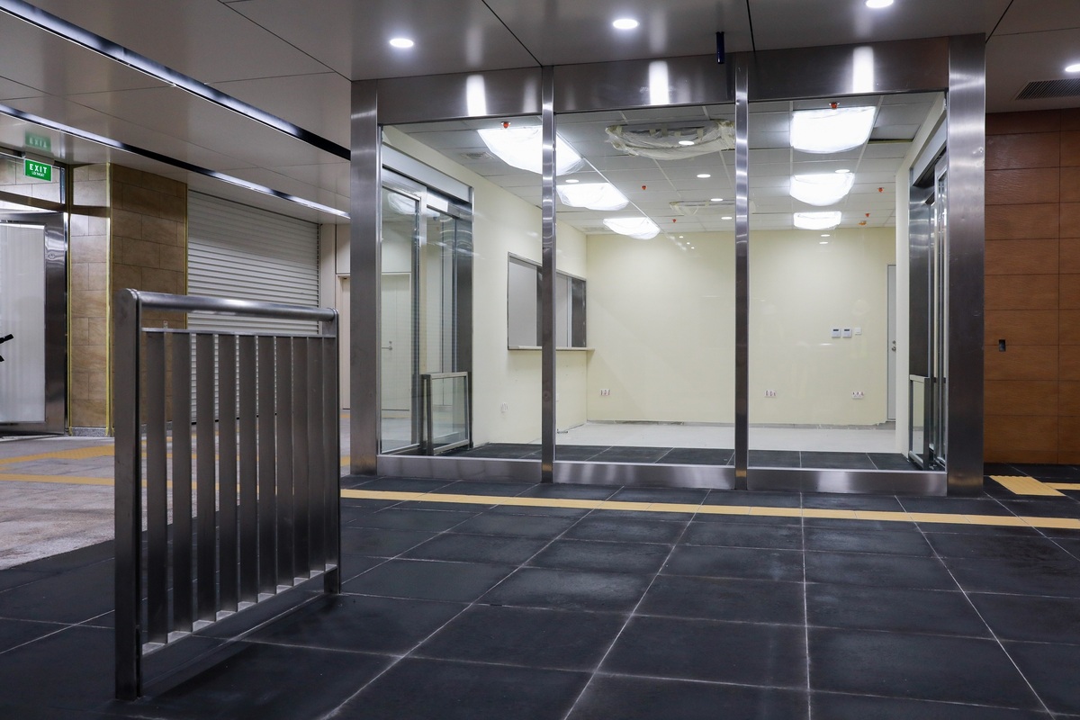 cổng soát vé của ga Metro Nhà hát Thành phố