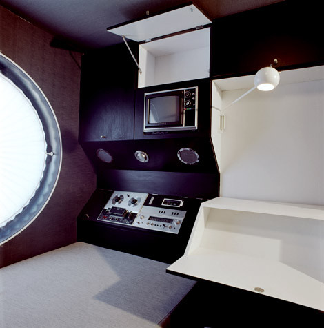 bên trong Nakagin Capsule Tower