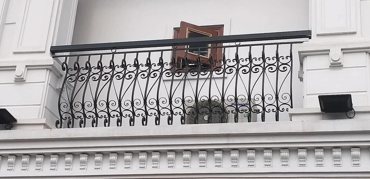 nên làm lan can ban công bằng gì đẹp