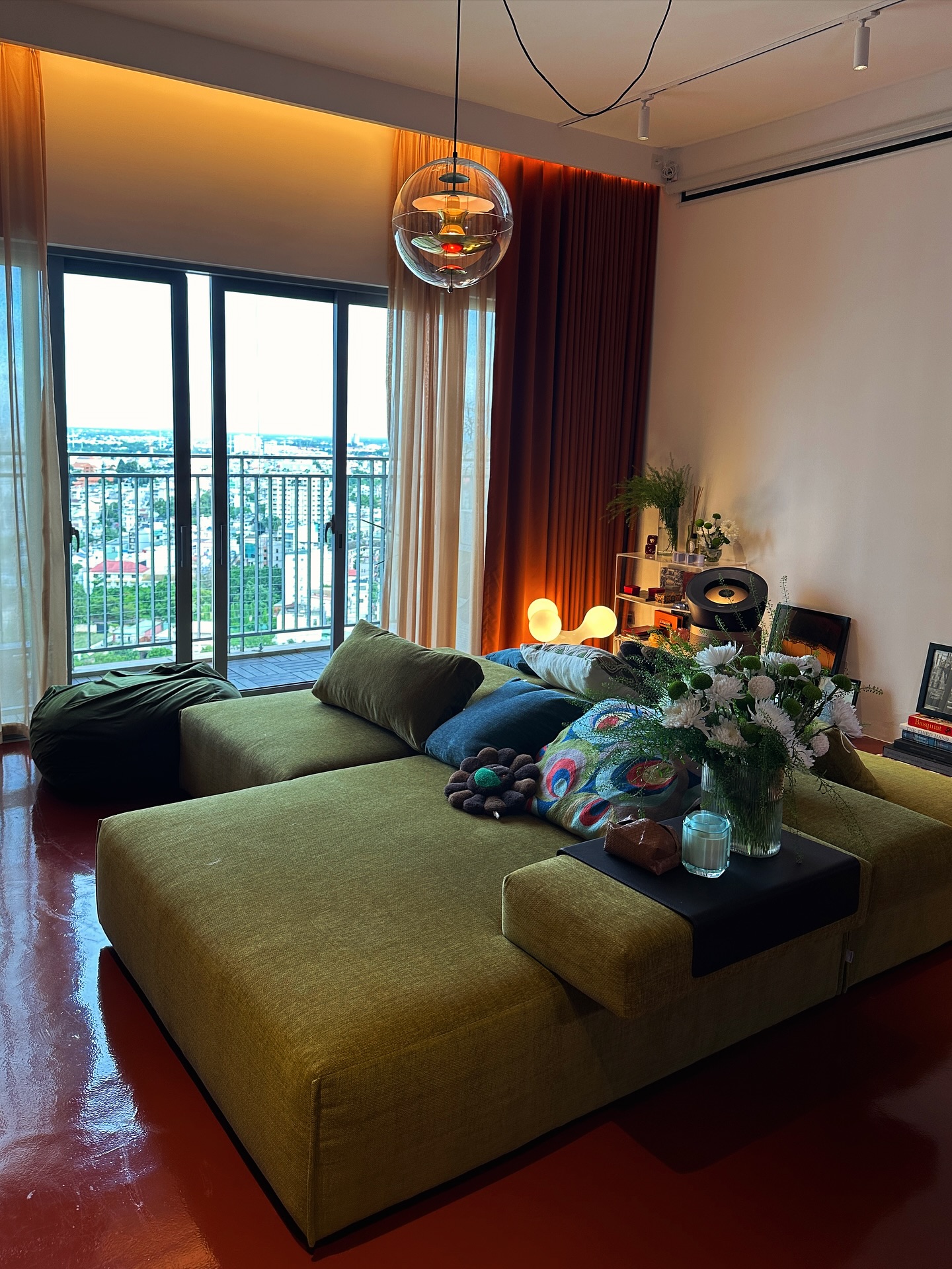phòng khách trong nhà của Quỳnh Anh Shyn
