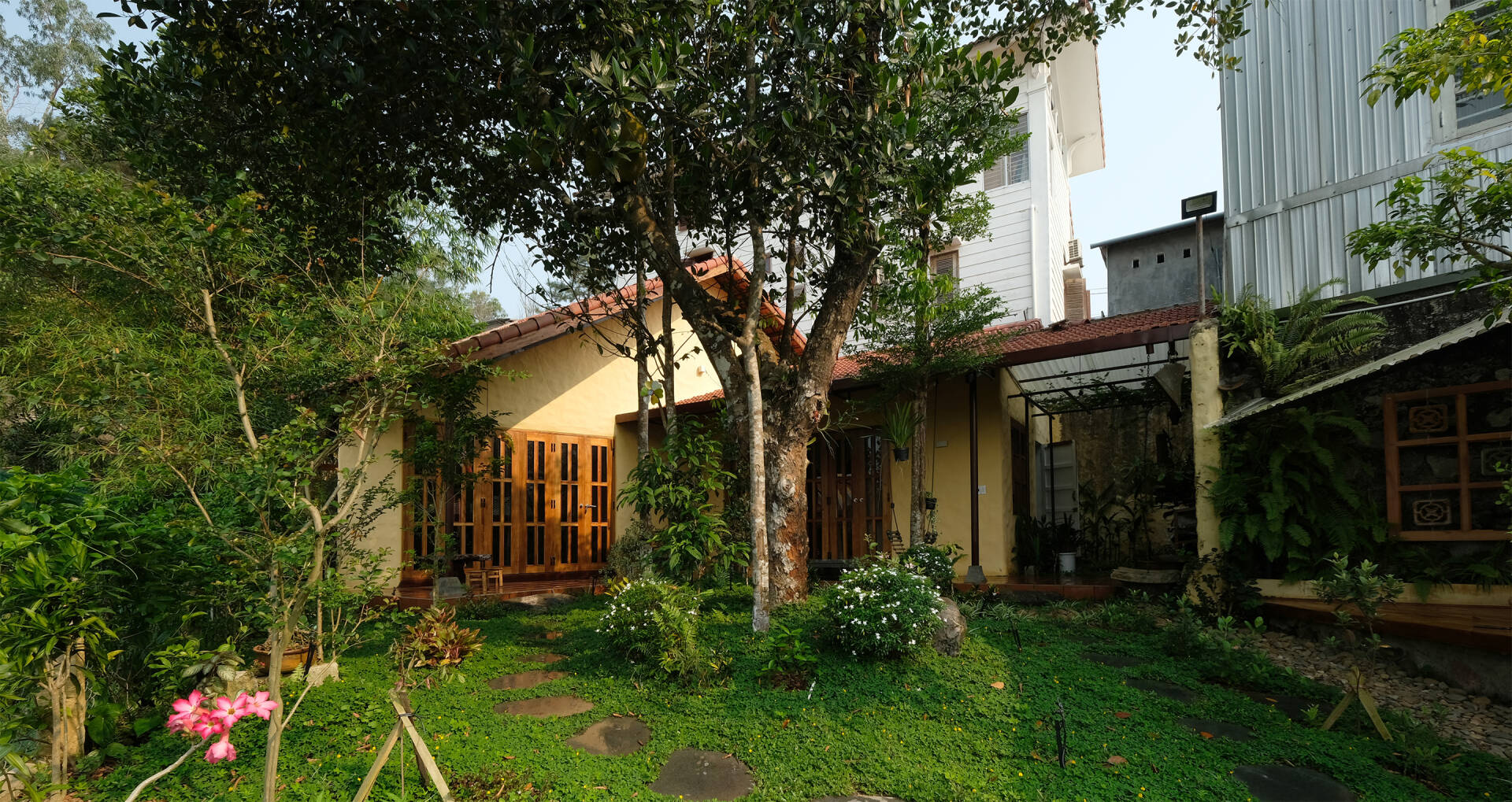 Nhà vườn truyền thống