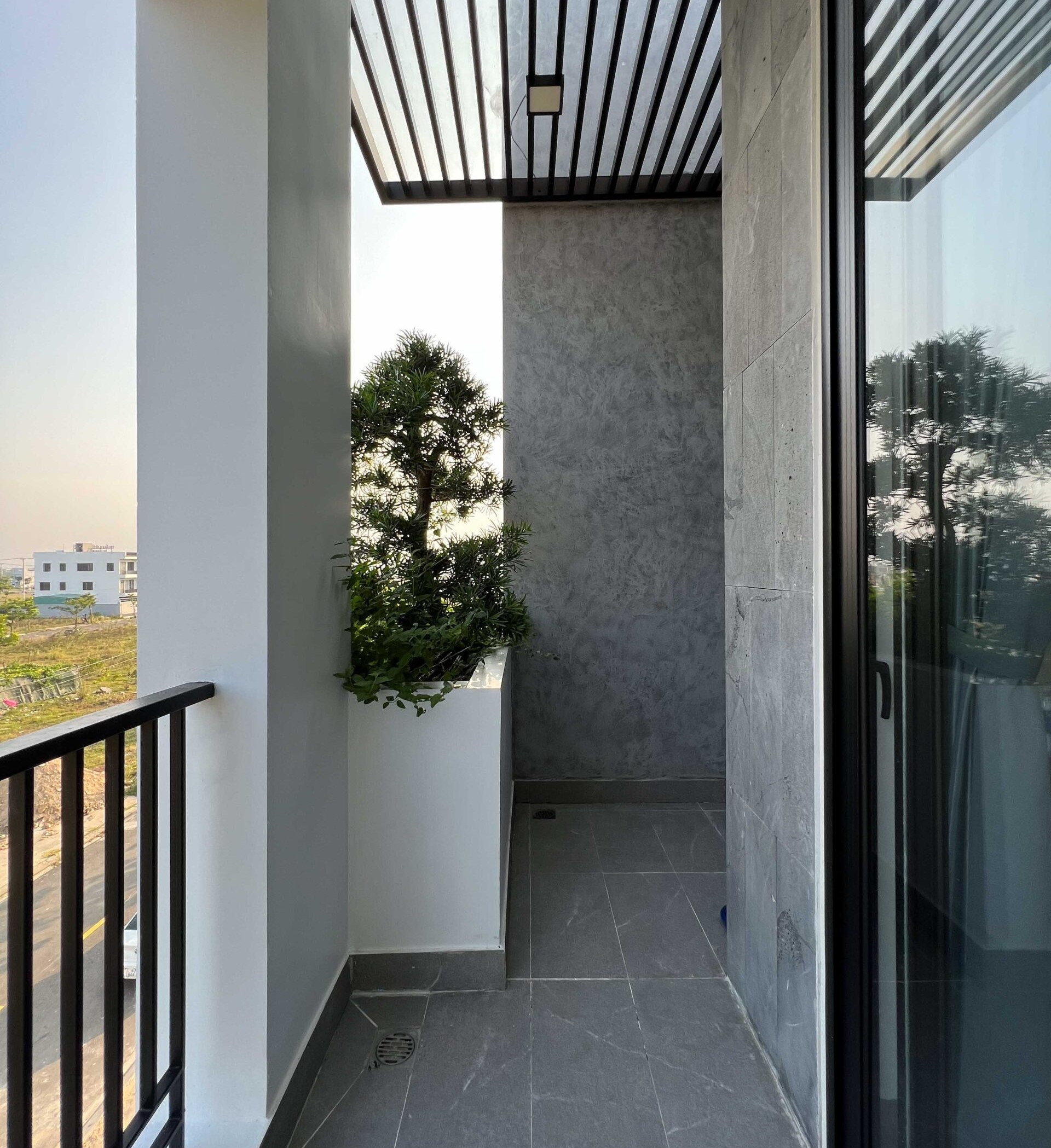Cách phòng tránh nước tràn vào ban công