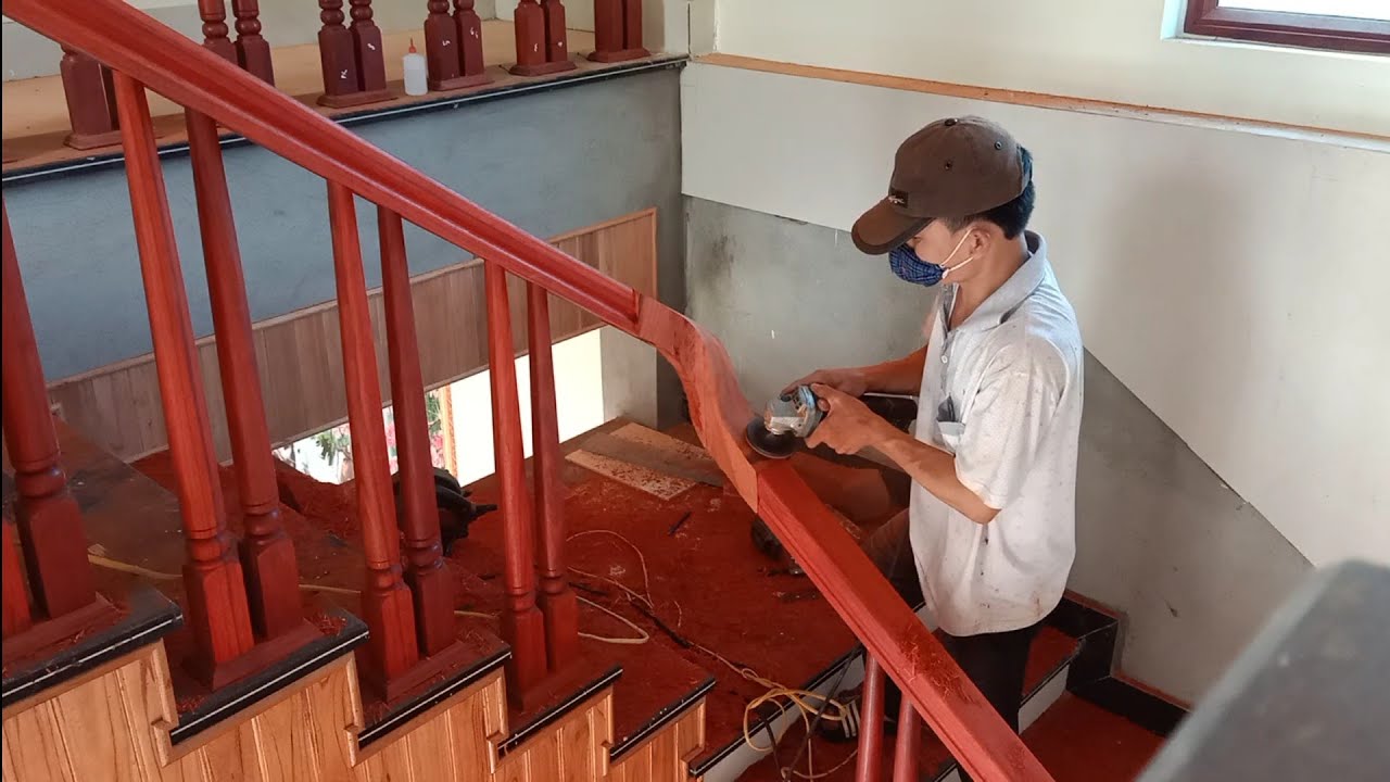 dầu cho cầu thang gỗ bạc màu vì bị nắng chiếu