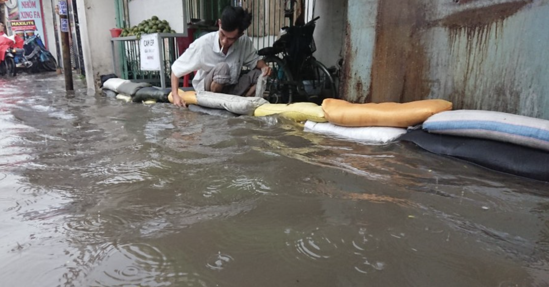 nước tràn vào nhà