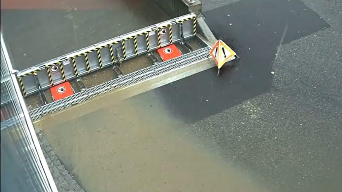 chong-nuoc-tran-vao-nha (2)