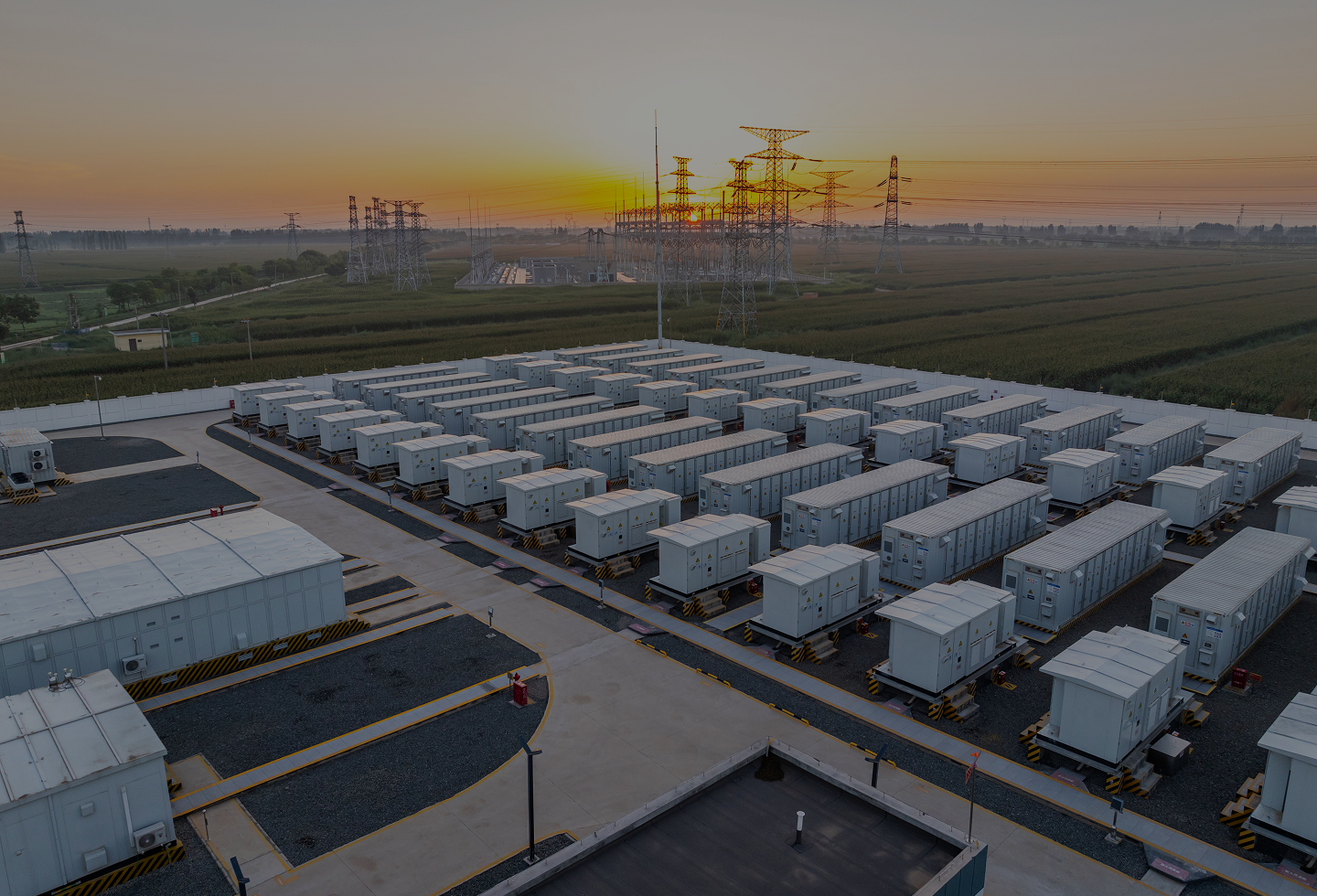 giải pháp lưu trữ năng lượng cho gia đình và nhà máy công nghiệp